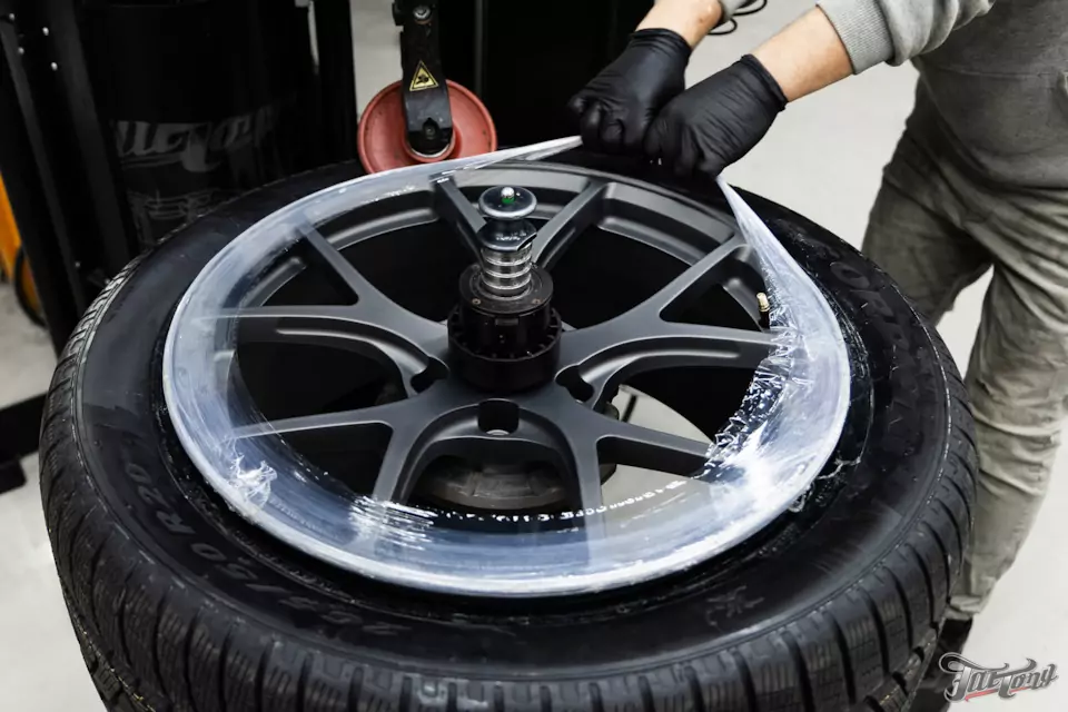 Новые кованые диски для Jeep Grand Cherokee SRT и фирменный Шиномонтаж на вибростенде на оборудовании Hunter